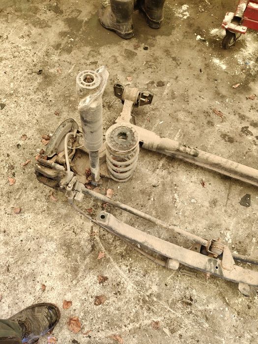Belka zawieszenia tylnego opel astra J kombi