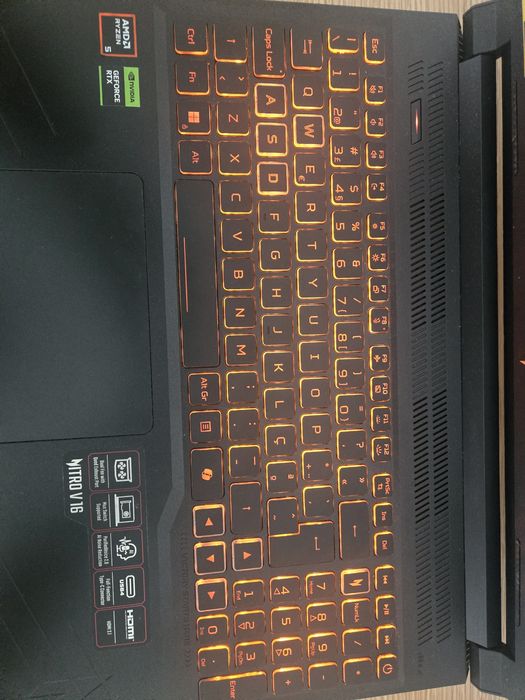 Acer Nitro v16 16ram/512gb rtx 4050