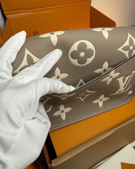 Сумка жіноча louis vuitton diane monogram empreinte leather tourterelle / creme