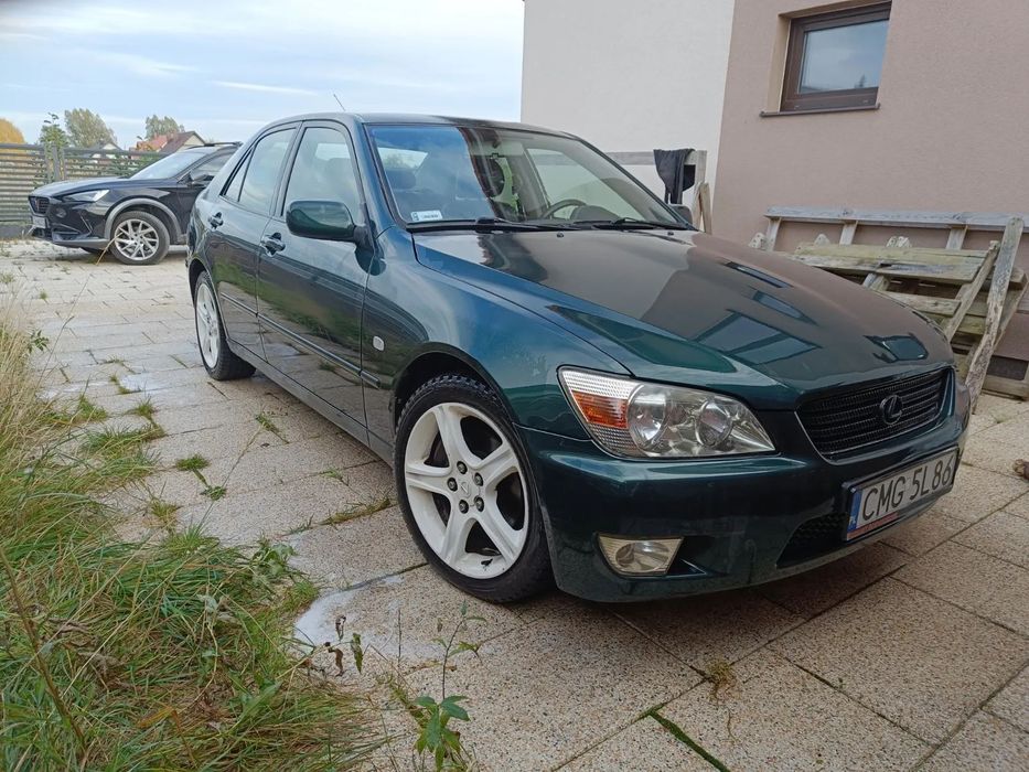 Lexus IS
