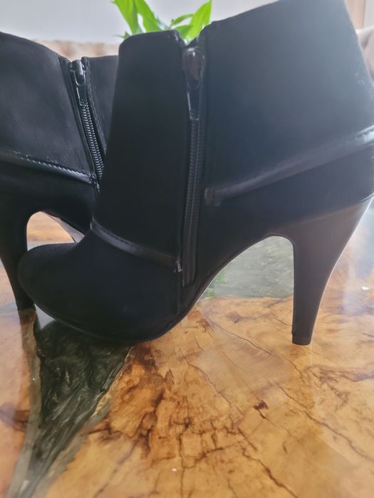 Botki damskie na obcasie zamszowe nowe rozmiar 37