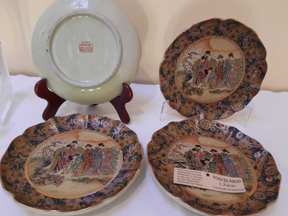 Vasos Orientais e Pratos  Porcelana Sat-Suma Motivos Típicos