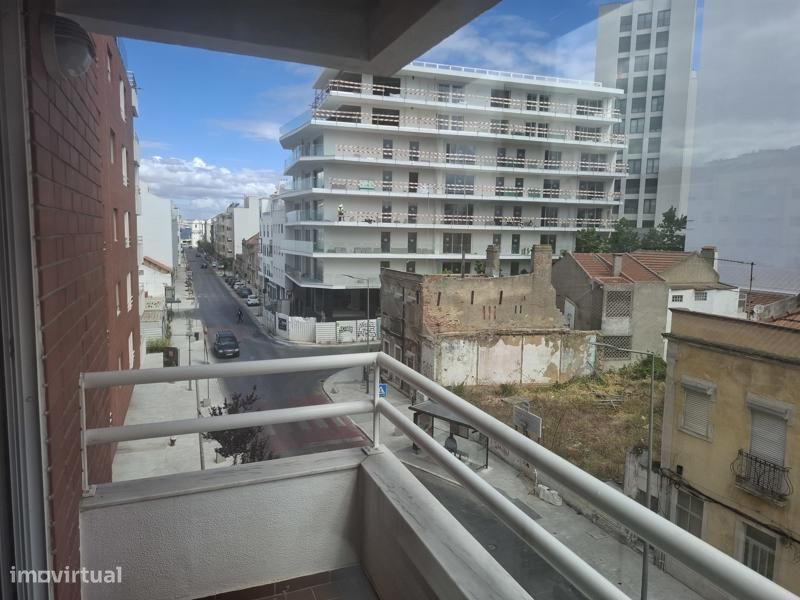 Excelente Apart. junto ao Tejo C/ 2 Parq. e Arrecadação