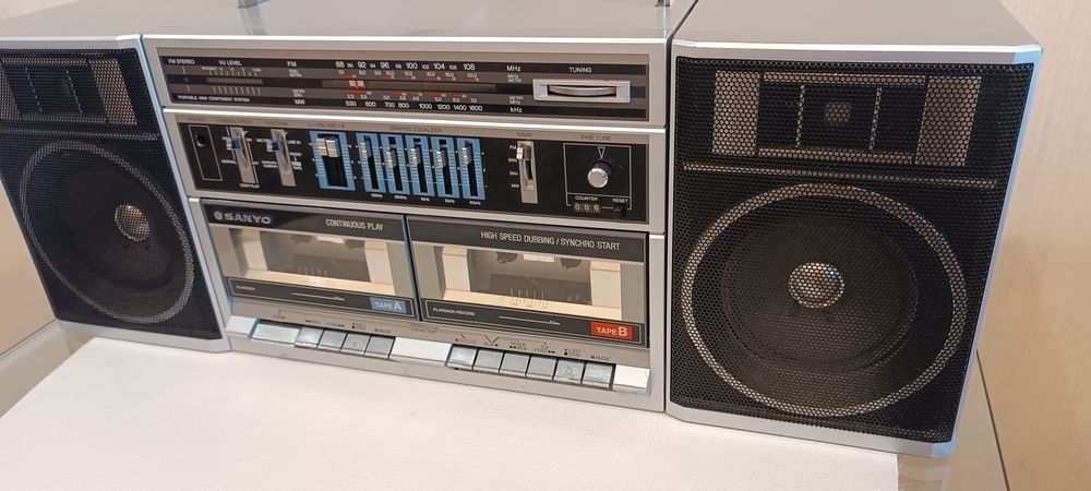 Sanyo C-35 требует ремонта.
