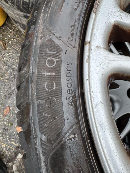 Резина r17 225/45 Goodyear