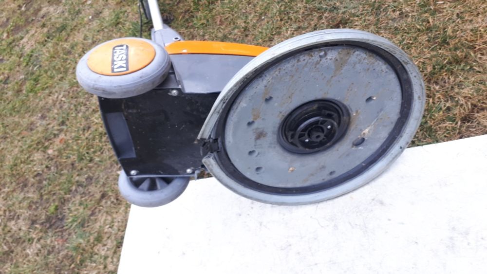 Maszyna sprzątająca, szorowarka, froterka TASKI Ergodisc 400-transport