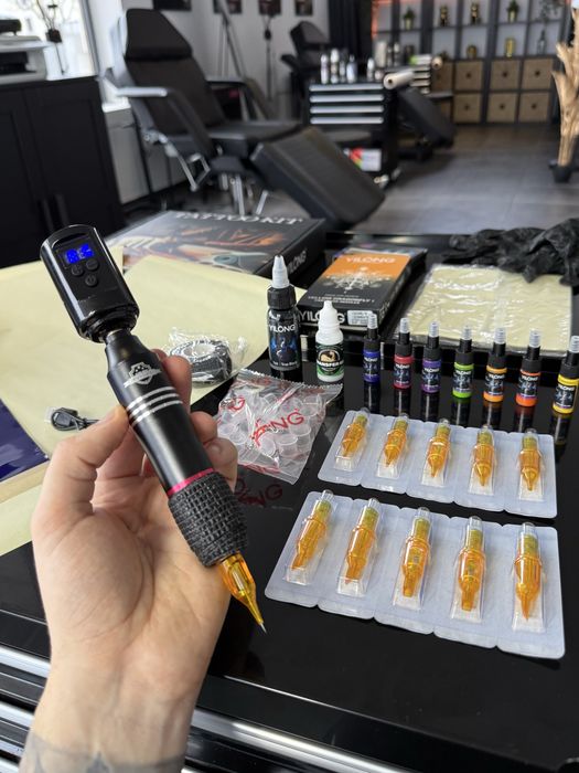 Kit Tatuagem Sem Fios COMPLETO Máquina Pen/ Pele Treino/ Tintas etc ..