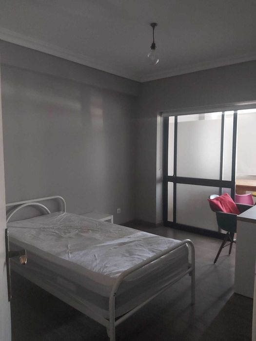 Arrendar alugar quarto Aveiro, 500m da Universidade. 4 Estudante. 919 353 041.
