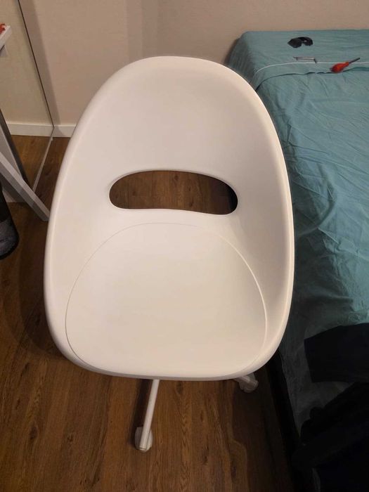 Secretária IKEA TROTTEN + Cadeira Branca