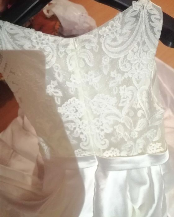 Vestido noiva elegante e simples.