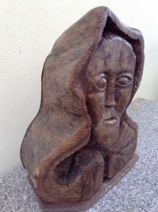 Escultura de madeira