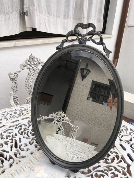 Espelho com moldura em Estanho