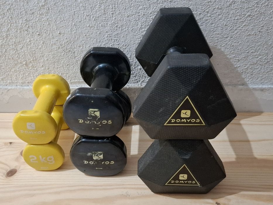 kit halteres 10kg hexagonal em borracha, halteres 2kg e 5kg vinil e