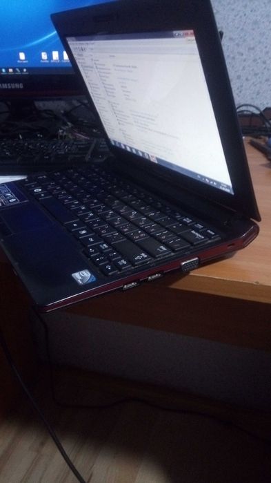 Нетбук Samsung N148 Plus