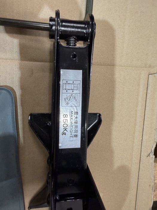 Оригинал домкрат Subaru Foruster