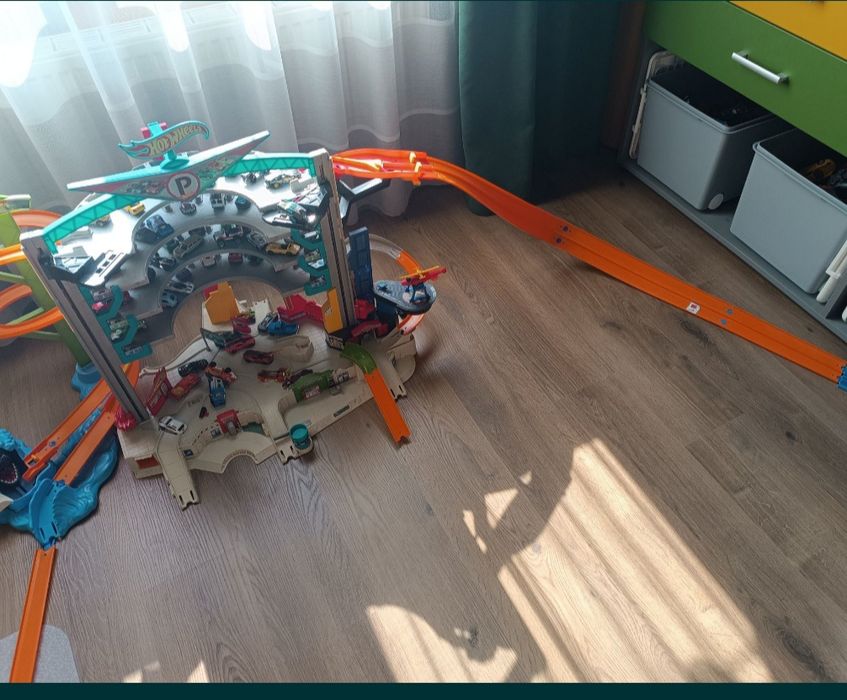 Трек,парковка Hot wheels
