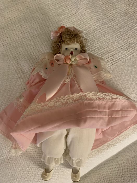 Boneca porcelana - 25 cm
