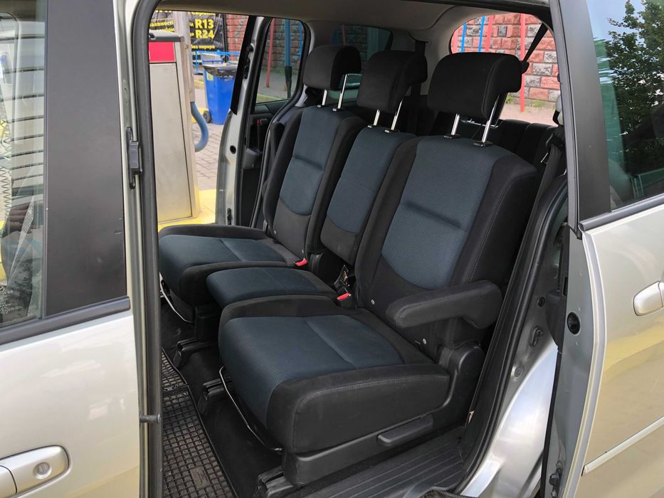 Автомобіль Mazda 5 2007року  2,0 газ/бензин 7місць