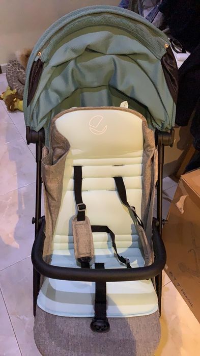 Vendo carinho de bebê estiloso é confortável