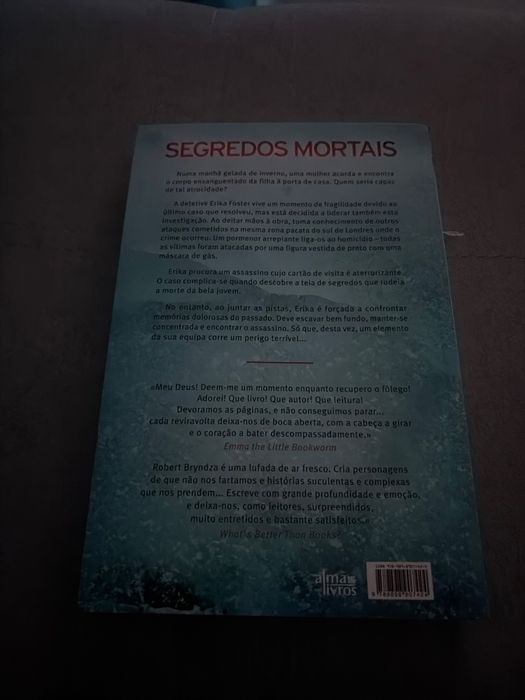 Vendo Livro de Robert Brynzda em excelente estado.