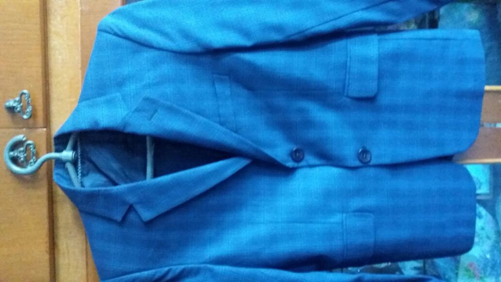 Тёмно-синий пиджак в клеточку