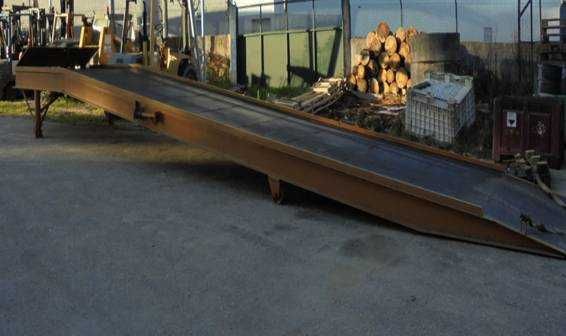 Rampa de carga para contentor/camião