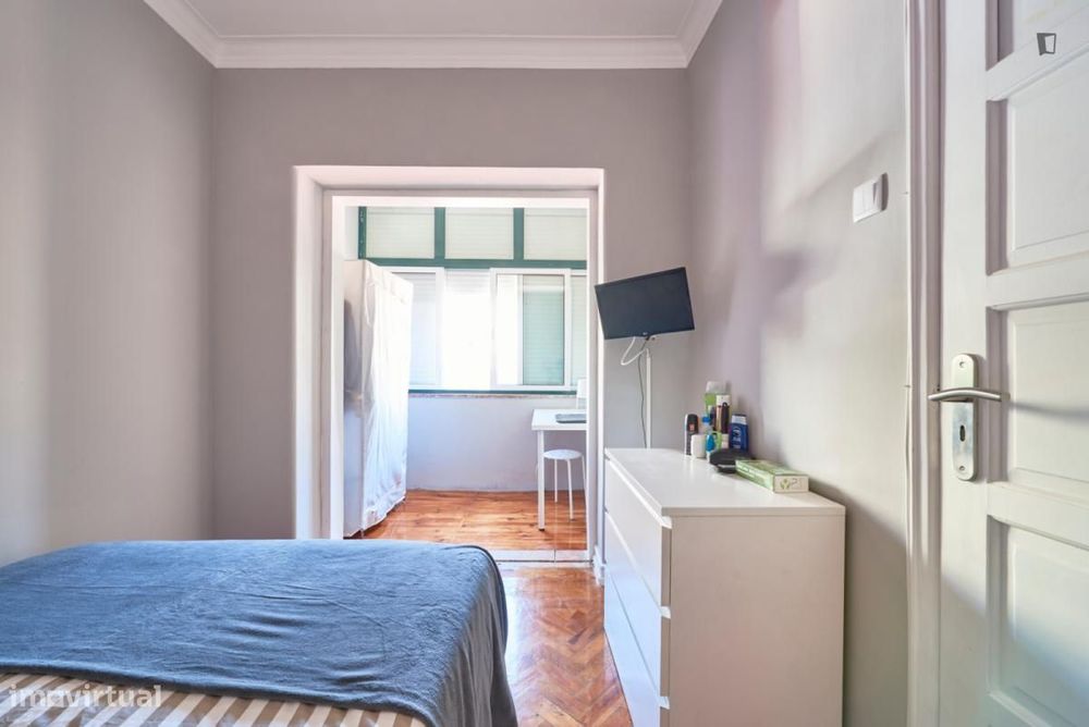 Quarto - localizado em Amadora Lisbon