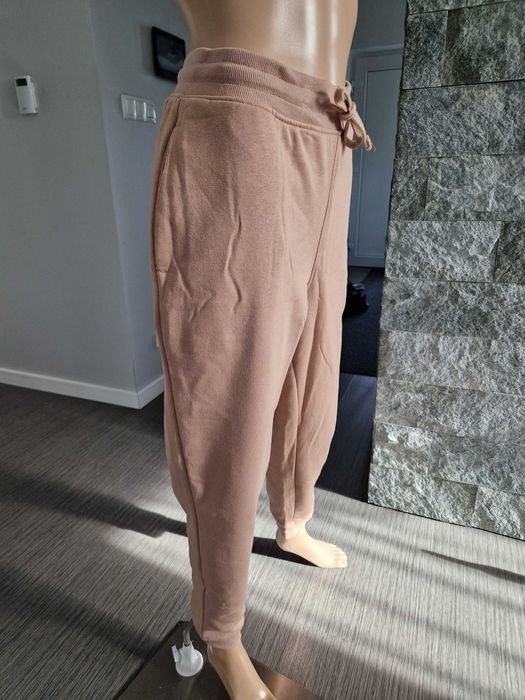 Nowe spodnie dresowe Campus