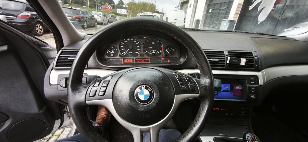 BMW 320D | 150cv | Ano 2004

Elegância, potência e conforto