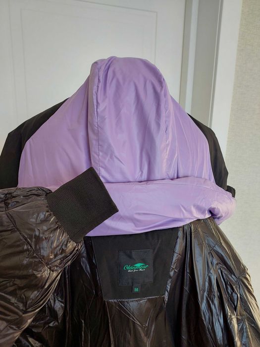 Жіночій фабрічний пуховик.