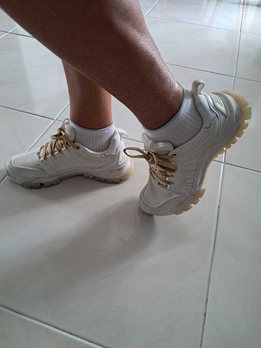 Sapatilhas da marca ZARA do tamanho 37 em como novas