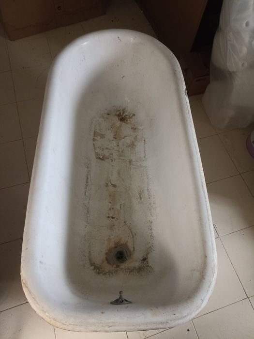 Banheira antiga com pés