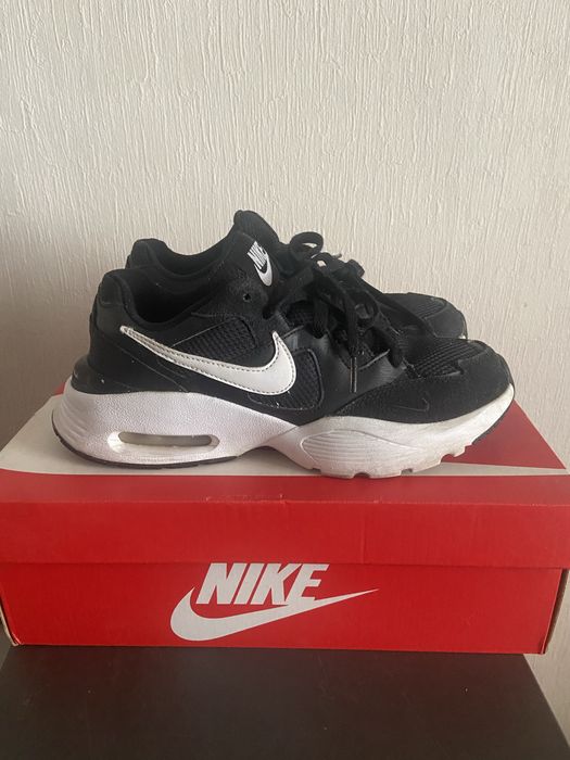 Кроссовки Nike оригинал 40.5 коробка