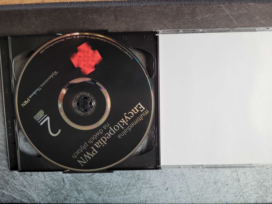 Multimedialna encyklopedia PWN na dwóch płytach (PC)