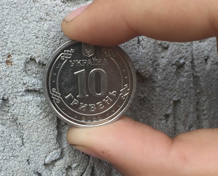 Продам монету 10 гривень 2022