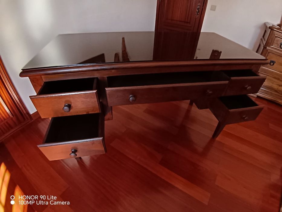 Secretária e Cadeira
