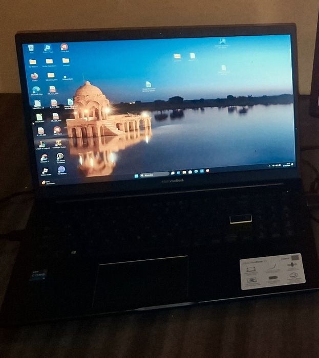 Mocny Laptop ASUS  z Fajnym Monitorkiem