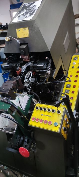 Máquina de montar bicos