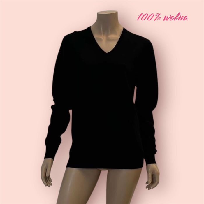 UniQlo sweter damski S/M 100%wełna
100%wełna 
Rozmiar S/M 
kolor:czarn