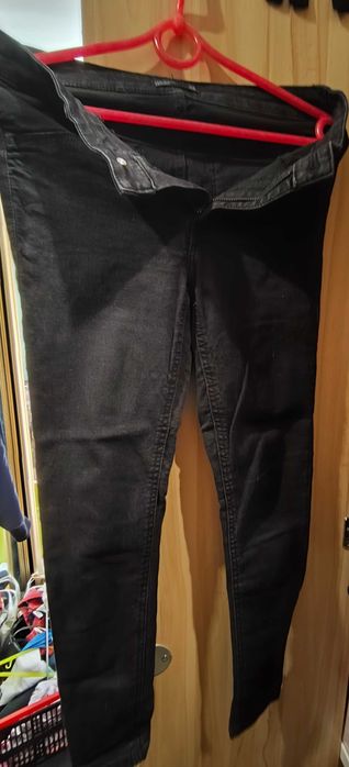 Spodnie damskie jeansy i legginsy