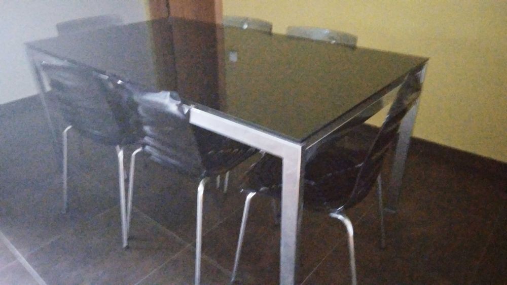 Mesa e cadeiras de cozinha