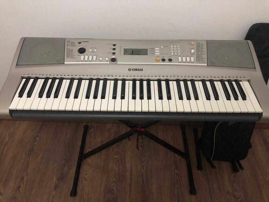Yamaha PSR-E313 — Teclado em Excelente Estado