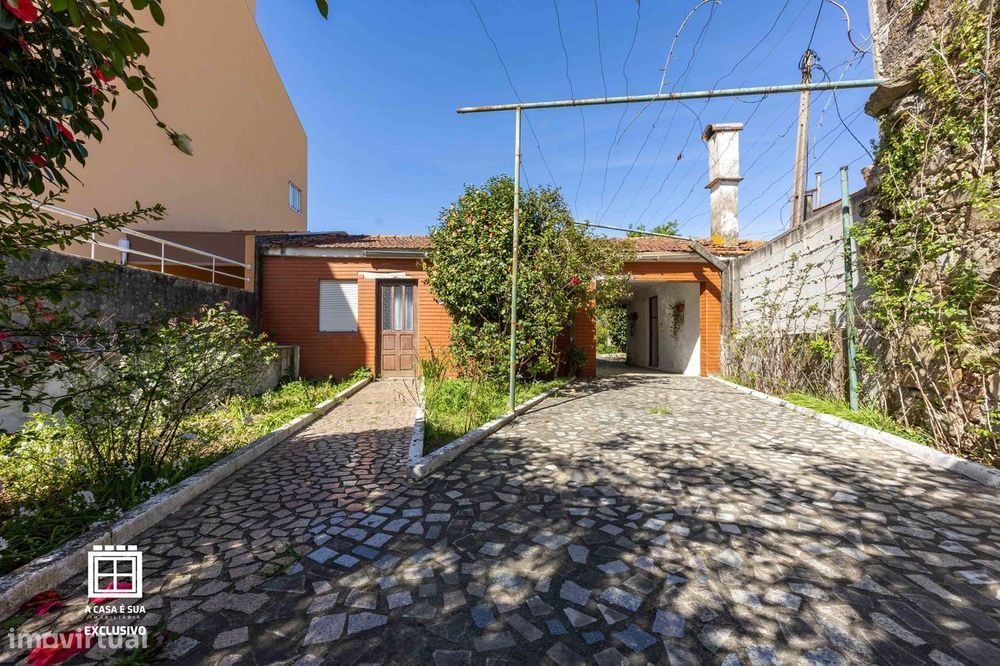 Moradia com duas habitações independentes em Lourosa - Exclusivo