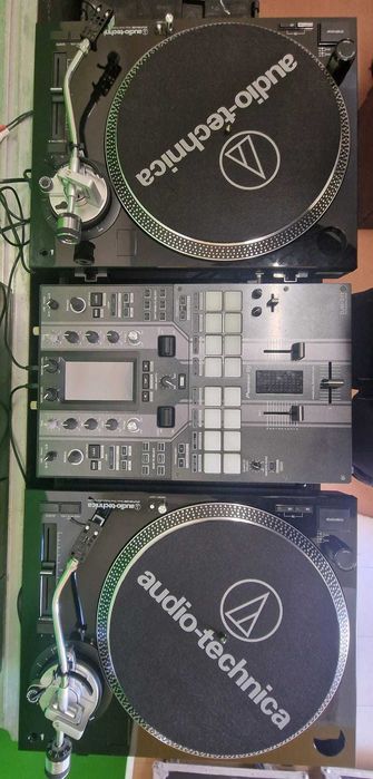 2x Gramofony, 4x Vinyl-e Timecode- 2 Serato i 2 rekordbox, 2x Case