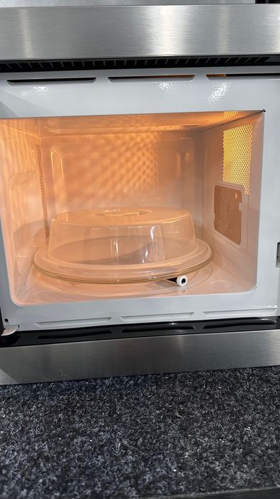 ціну знижено! Вбудована Мікрохвильовка Zanussi ZBM17542xA