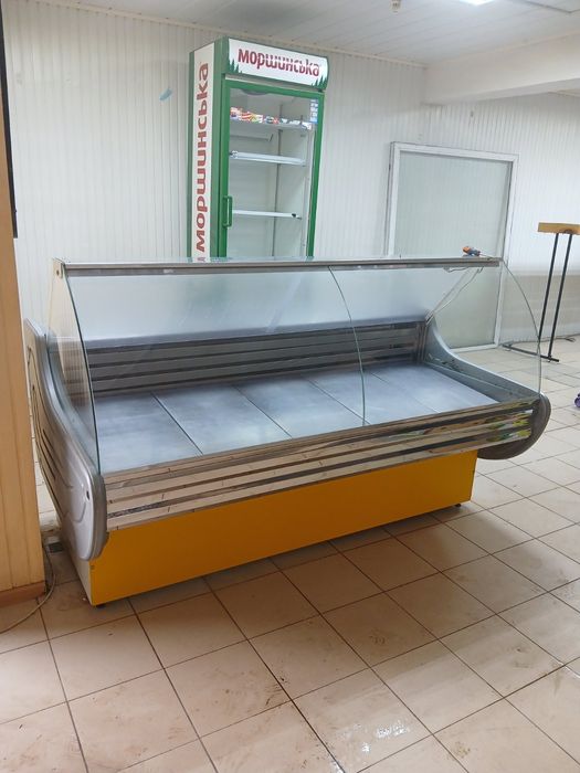 Продам холодильную витрину