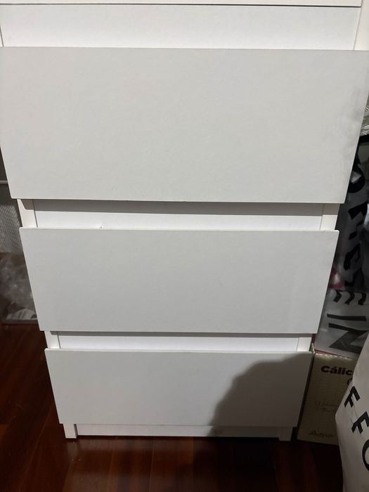 Secretária com gavetas