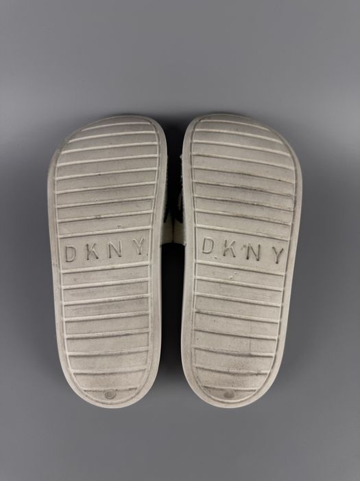 Розмір 36 23 см Жіночі шльопанці бренду DKNY Zax