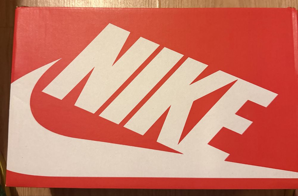 Tenis Nike gato.