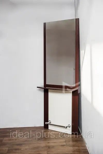 Парикмахерское зеркало ,рабочее место парикмахера